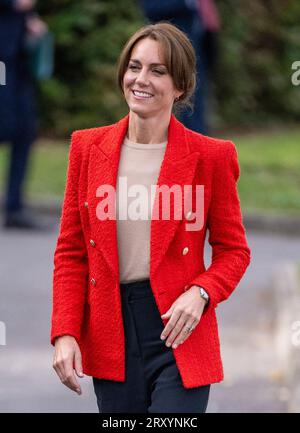 Sittingbourne, Angleterre. ROYAUME-UNI. 27 septembre 2023. Catherine Princesse de Galles se joint à une session de portage en famille dans le cadre de sa campagne « Shaping US » sur le crédit de la petite enfance : Anwar Hussein/Alamy Live News Banque D'Images