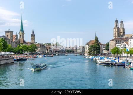 Vue de Die Altstadt (vieille ville) depuis Quaibrücke, ville de Zürich, Zürich, Suisse Banque D'Images