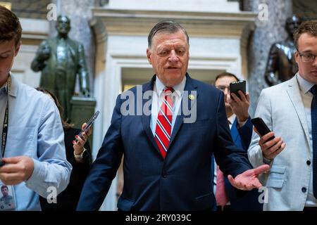 Le représentant Tom Cole (R-OK), président du Comité du Règlement de la Chambre, s'adresse aux médias au Capitole des États-Unis, à Washington, D.C., le mercredi 27 septembre, 2023. (Graeme Sloan/Sipa USA) Banque D'Images