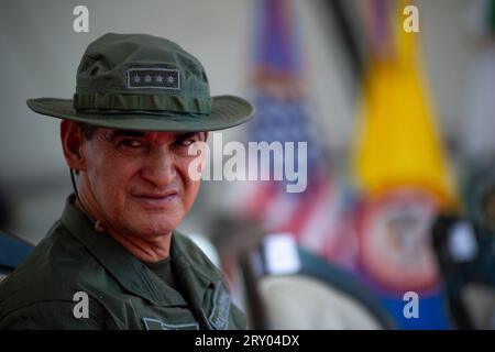 Le directeur de la police colombienne, le général William Rene Salamanca, lors d'un événement à la CATAM - base aérienne de Bogota, où l'ambassade des États-Unis d'Amérique en Colombie a donné 3 Lockheed Martin UH60 Black Hawks pour améliorer les opérations antinarcotiques, le 27 septembre 2023. Photo : CHEPA Beltran/long Visual Press Banque D'Images