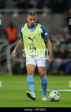 Manchester City Kalvin Phillips se réchauffe lors du match du troisième tour de la Carabao Cup entre Newcastle United et Manchester City à St. James's Park, Newcastle le mercredi 27 septembre 2023. (Photo : Mark Fletcher | MI News) Banque D'Images