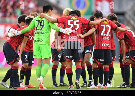 Les joueurs de Kashima Antlers se blottissent avant la seconde mi-temps lors du match de la J1 League 2023 entre les FMarinos de Yokohama de Kashima Antlers 1-2 au Kashima Soccer Stadium à Ibaraki, Japon, le 24 septembre 2023. (Photo par AFLO) Banque D'Images