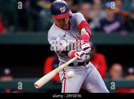 BALTIMORE, MD - 27 SEPTEMBRE : le joueur de terrain droit des Washington Nationals Lane Thomas (28) au bat lors d'un match de MLB entre les Orioles de Baltimore et les Nationals de Washington, le 27 septembre 2023, à Orioles Park à Camden yards, à Baltimore, Maryland. (Photo de Tony Quinn/SipaUSA) Banque D'Images