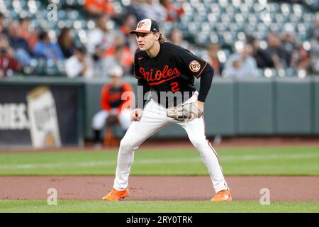 Gunnar Henderson (2), troisième joueur des Orioles de Baltimore, en position défensive lors d'un match de saison régulière entre les Nationals de Washington et Baltimore Banque D'Images