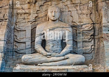 Bouddha méditant en position lotus. Polonnaruwa. Gal Vihara. Sri Lanka Banque D'Images