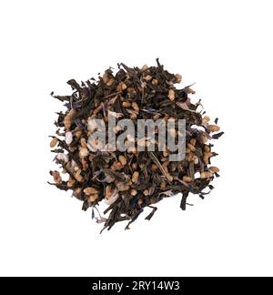 un petit tas de baies séchées et de feuilles pour la tisane sur un fond transparent Banque D'Images