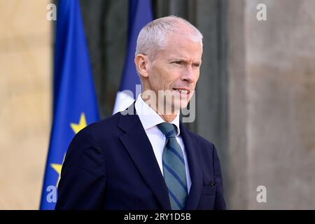 Julien Mattia / le Pictorium - à l'issue du Conseil des ministres du 27 septembre 2023. - 27/09/2023 - France / Ile-de-France (région) / Paris - Ministre délégué auprès du Premier ministre, chargé des relations avec le Parlement, Franck Riester quittant le Conseil des ministres, à l'Elysée, le 27 septembre 2023 crédit : LE PICTORIUM/Alamy Live News Banque D'Images