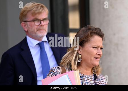 Julien Mattia / le Pictorium - à l'issue du Conseil des ministres du 27 septembre 2023. - 27/09/2023 - France / Ile-de-France (région) / Paris - Olivia Gregoire, Ministre déléguée auprès du Ministre de l'Economie, des Finances et de la souveraineté industrielle et numérique, chargée des Petites et moyennes Entreprises, du Commerce, de l'artisanat et du Tourisme, et Marc Fesneau, ministre de l’Agriculture et de la souveraineté alimentaire, quittant le Conseil des Ministres, à l’Elysée, le 27 septembre 2023 crédit : LE PICTORIUM/Alamy Live News Banque D'Images