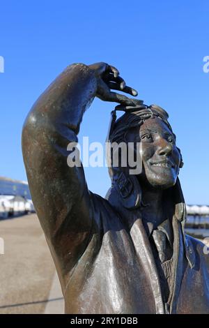 Amy Johnson (1903-1941) statue (Stephen Melton, 2016, bronze), Central Parade, Herne Bay, Kent, Angleterre, Grande-Bretagne, Royaume-Uni, Royaume-Uni, Europe Banque D'Images