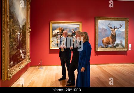 Édimbourg, Écosse, Royaume-Uni. 28 septembre 2023. La nouvelle aile de la National Gallery of Scotland, est officiellement inaugurée aujourd'hui par Angus Robertson MSP accompagné du directeur général des Scottish National Galleries Sir John Leighton. La nouvelle extension ouvre après plusieurs années de construction problématique et de dépassements de coûts. La galerie présente l'art écossais du milieu du 19e siècle au 20e siècle. Photo : Iain Masterton/Alamy Live News Banque D'Images