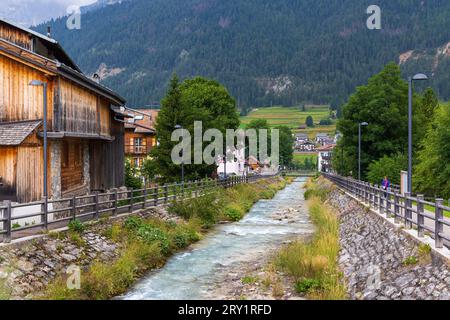 Une vue panoramique sur les Dolomites et la campagne dans Val di Fassa Banque D'Images