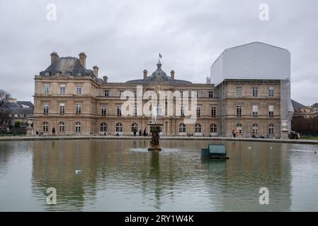 3 janvier 2023 à Paris, France : jardin Luxembourgeois pendant la journée nuageuse Banque D'Images