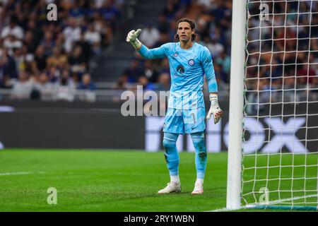 Yann Sommer du FC Internazionale gestuelle lors du match de football Serie A 2023/24 entre le FC Internazionale et l'US Sassuolo au stade Giuseppe Meazza. NOTE FINALE : Inter 1 | 2 Sassuolo Banque D'Images