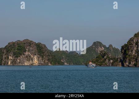 La baie de Ha long au Vietnam Banque D'Images