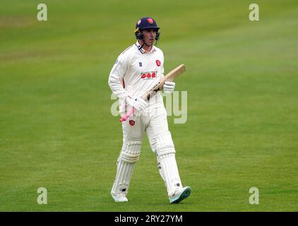 DaN Lawrence de l'Essex marche après avoir été pris au dépourvu pendant la troisième journée du LV= Insurance County Championship match au County Ground, Northampton. Date de la photo : jeudi 28 septembre 2023. Banque D'Images