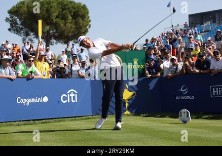 Rome, Italie. 28 septembre 2023. L'américain Scottie Scheffler pilote le 16e tee de la Ryder Cup 2023 au Marco Simone Golf Club, Rome, Italie, le 28 septembre 2023. Crédit : UPI/Alamy Live News Banque D'Images