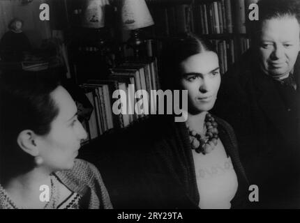 Frida Kahlo de Rivera, Diego Rivera et Malú Block par Carl Van Vechten, 1932 de la collection Carl Van Vechten à la Bibliothèque du Congrès plus de photographies Carl Van Vechten | Banque D'Images