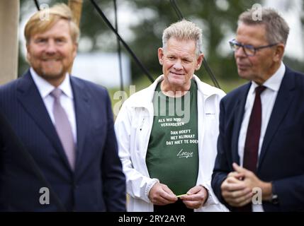 GELDERMALSEN - King Willem-Alexander reçoit une visite de la forêt alimentaire lors d'une visite à Burgerwind Cooperative West-Betuwe. La coopérative dispose de deux parcs éoliens et a développé le WattHub Fast Charging plaza. ANP RAMON VAN flymen netherlands Out - belgique Out Banque D'Images