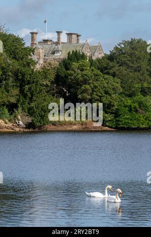 Vue de Beaulieu Palace House sur Beaulieu River depuis le village, New Forest, Hampshire, Angleterre, Royaume-Uni Banque D'Images