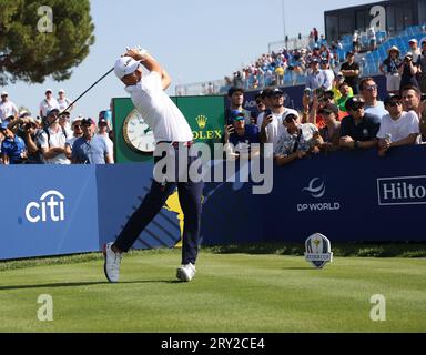 Rome, Italie. 28 septembre 2023. L'américain Scottie Scheffler pilote le 16e tee de la Ryder Cup 2023 au Marco Simone Golf Club, Rome, Italie, le 28 septembre 2023. Crédit : UPI/Alamy Live News Banque D'Images