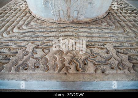 La texture de sculpture sur pierre est sur une dalle de pierre dans les tombes orientales de la dynastie Qing, en Chine du Nord Banque D'Images