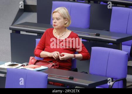 Dr. Gesine Lötzsch Die Linke, Deutschland, Berlin, Reichstag, 28. Septembre 2023 125. Sitzung, China-Strategie der Bundesregierung. *** Dr Gesine Lötzsch Die Linke , Allemagne, Berlin, Reichstag, 28 septembre 2023 125 session , Stratégie chinoise du gouvernement fédéral Banque D'Images