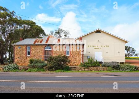 L'historique Arthur River Hall situé sur Albany Highway dans la petite ville d'Arthur River dans la région de Wheatbelt en Australie occidentale. Banque D'Images