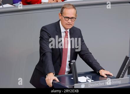 Michael Müller SPD, Deutschland, Berlin, Reichstag, 28. Septembre 2023 125. Sitzung, China-Strategie der Bundesregierung. *** Michael Müller SPD , Allemagne, Berlin, Reichstag, 28 septembre 2023 125 session , Chine Stratégie du gouvernement fédéral Banque D'Images