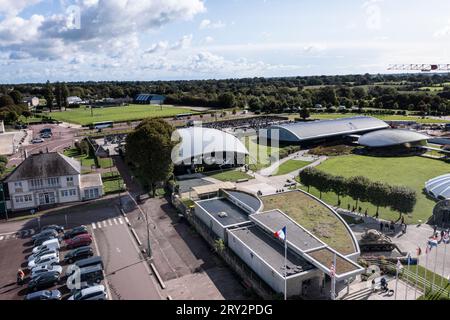 Drohnenaufnahme des Airborne-Museums in Sainte-Mere-Eglise in der Normandie / Frankreich Banque D'Images