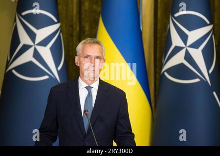 Kyiev, Ukraine. 28 septembre 2023. Le secrétaire général de l'OTAN, Jens Stoltenberg, lors d'une réunion avec le président ukrainien, Volodymyr Zelenskyi, à Kiev, en ukrainien, le jeudi 28 septembre 2023. Photo du bureau de presse du président ukrainien/ crédit : UPI/Alamy Live News Banque D'Images