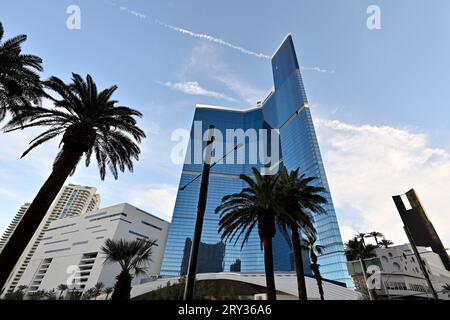 Las Vegas, Nevada, États-Unis. 27 septembre 2023. L'hôtel-casino Fontainebleau Las Vegas est vu le long du Strip de Las Vegas le 27 septembre 2023 à Las Vegas, Nevada. Le complexe de 67 étages - 3,7 milliards de dollars est dans ses dernières étapes de construction selon un communiqué de presse. Dix-huit ans après sa première annonce, l'hôtel de 3 644 chambres a son ouverture prévue pour décembre 13. (Image de crédit : © David Becker/ZUMA Press Wire) USAGE ÉDITORIAL SEULEMENT! Non destiné à UN USAGE commercial ! Banque D'Images