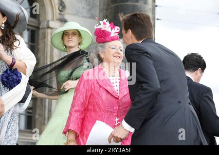 Felicitas Trotzky, geb. Prinzessin von Sachsen-Coburg und Gotha BEI der Ankunft zur Trauung von Maria Teresita Prinzessin von Sachsen und Graf Beryl Banque D'Images