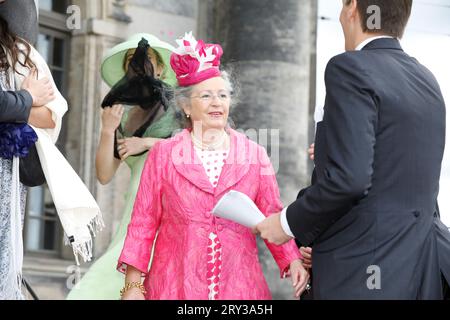 Felicitas Trotzky, geb. Prinzessin von Sachsen-Coburg und Gotha BEI der Ankunft zur Trauung von Maria Teresita Prinzessin von Sachsen und Graf Beryl Banque D'Images