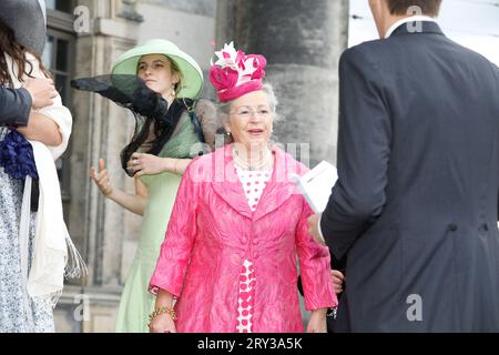 Felicitas Trotzky, geb. Prinzessin von Sachsen-Coburg und Gotha BEI der Ankunft zur Trauung von Maria Teresita Prinzessin von Sachsen und Graf Beryl Banque D'Images