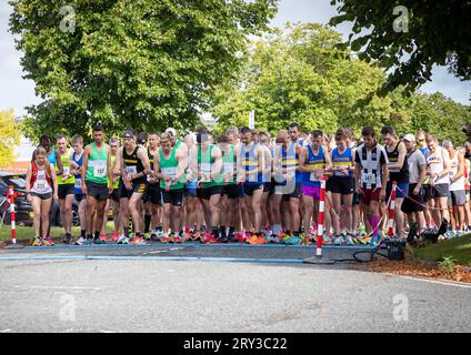 Spectrum Striders Running Club a célébré son 40e anniversaire avec la Birchwood 10k Race 2023. Ils s'efforcent d'être la race la plus verte du Nord Banque D'Images