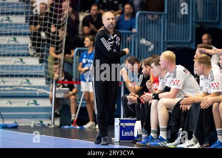 Gummersbach, Deutschland. 28 septembre 2023. Hartmut Mayerhoffer (HC Erlangen, Cheftrainer) LIQUI MOLY Handball Bundesliga : VFL Gummersbach - HC Erlangen ; Schwalbe Arena, Gummersbach, 28.09.2023 crédit : dpa/Alamy Live News Banque D'Images