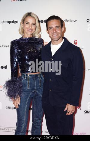 Vogue Williams (à gauche) et Spencer Matthews assistant aux British Podcast Awards à Outernet Londres. Date de la photo : jeudi 28 septembre 2023. Banque D'Images