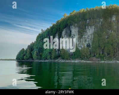 Une des choses que j'aime faire pour les loisirs de plein air dans le comté de Door est le kayak dans les nombreux ruisseaux et lacs intérieurs là-bas, ainsi que le lac Michigan. Banque D'Images