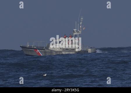 Pacific Grove, Californie, États-Unis. 28 septembre 2023. US Coast Guard Motor Life Boat de 47 pieds gère les houles de l'océan Pacifique (image de crédit : © Rory Merry/ZUMA Press Wire) À USAGE ÉDITORIAL SEULEMENT! Non destiné à UN USAGE commercial ! Banque D'Images