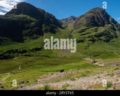 Trois sœurs dans la vallée glaciaire de Glencoe dans le géoparc de Lochaber, en Écosse Banque D'Images