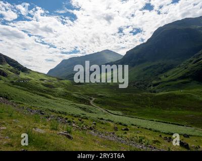 La vallée glaciaire de Glencoe dans le géoparc de Lochaber, en Écosse Banque D'Images