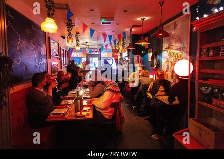 Intérieur du bistrot français chez elles Bistroquet à Brick Lane, Londres, Angleterre Banque D'Images