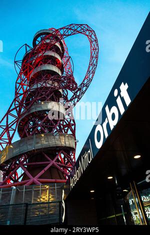 Arcelor Mittal Orbit par Anish Kapoor dans le Village Olympique, Londres, Angleterre Banque D'Images