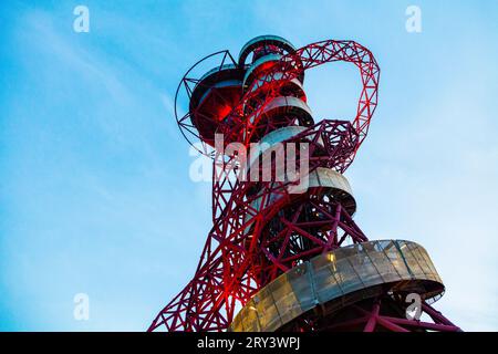 Arcelor Mittal Orbit par Anish Kapoor dans le Village Olympique, Londres, Angleterre Banque D'Images