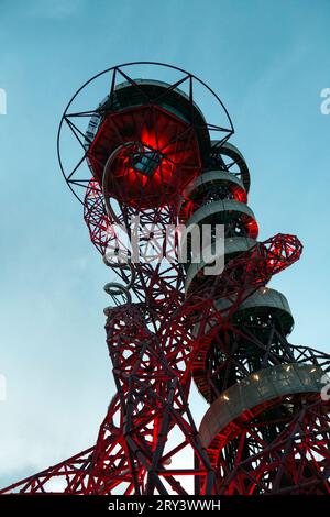 Arcelor Mittal Orbit par Anish Kapoor dans le Village Olympique, Londres, Angleterre Banque D'Images