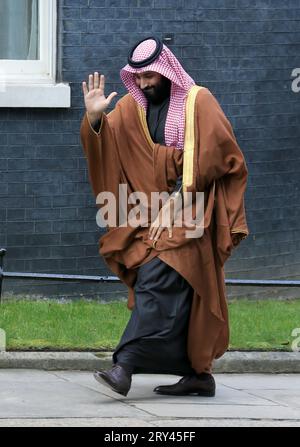 Le prince héritier saoudien Mohammed bin Salmane arrive au numéro 10 Downing Street à Londres. Banque D'Images