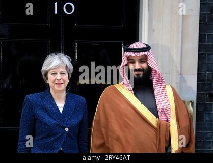 Londres, Royaume-Uni. 07 mars 2018. La première ministre britannique Theresa May accueille le prince héritier saoudien Mohammed bin Salmane sur les marches du numéro 10 Downing Street à Londres. (Photo Fred Duval/SOPA Images/Sipa USA) crédit : SIPA USA/Alamy Live News Banque D'Images