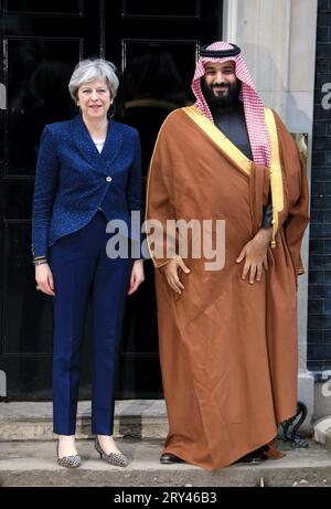 Londres, Royaume-Uni. 07 mars 2018. La première ministre britannique Theresa May accueille le prince héritier saoudien Mohammed bin Salmane sur les marches du numéro 10 Downing Street à Londres. (Photo Fred Duval/SOPA Images/Sipa USA) crédit : SIPA USA/Alamy Live News Banque D'Images