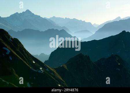 Nebelhorn, novembre humeur, vue de la station Hoefatsblick à Nebelhorn en direction du sud, allgaeuer alpes, Bavière, allemagne, paysage de montagne Banque D'Images