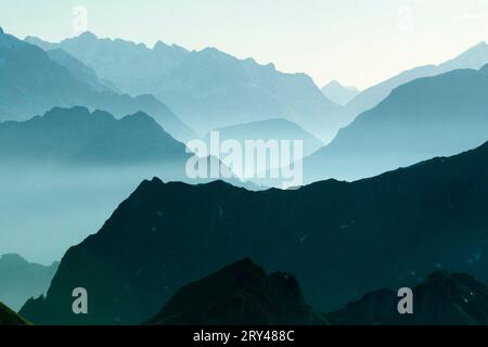 Nebelhorn, novembre humeur, vue de la station Hoefatsblick à Nebelhorn en direction du sud, allgaeuer alpes, Bavière, allemagne, paysage de montagne Banque D'Images